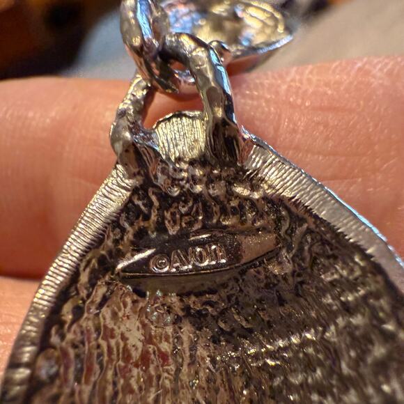 Vintage Pair of Avon Silver Tone Drop Earrings - Picture 13 of 15